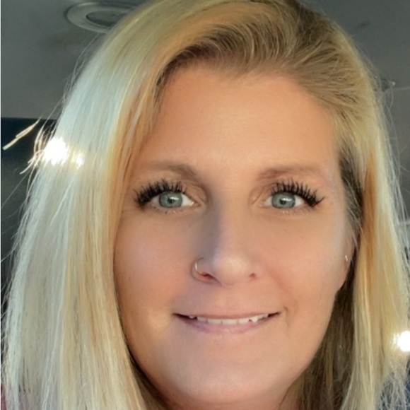 Meet your Posher, Hollye - Picture 2 of 2